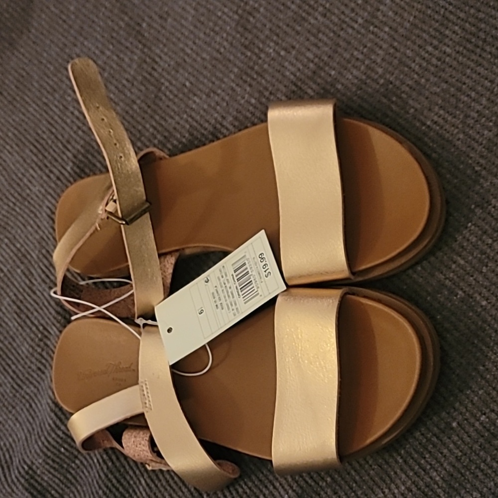 Universal Thread Sandals